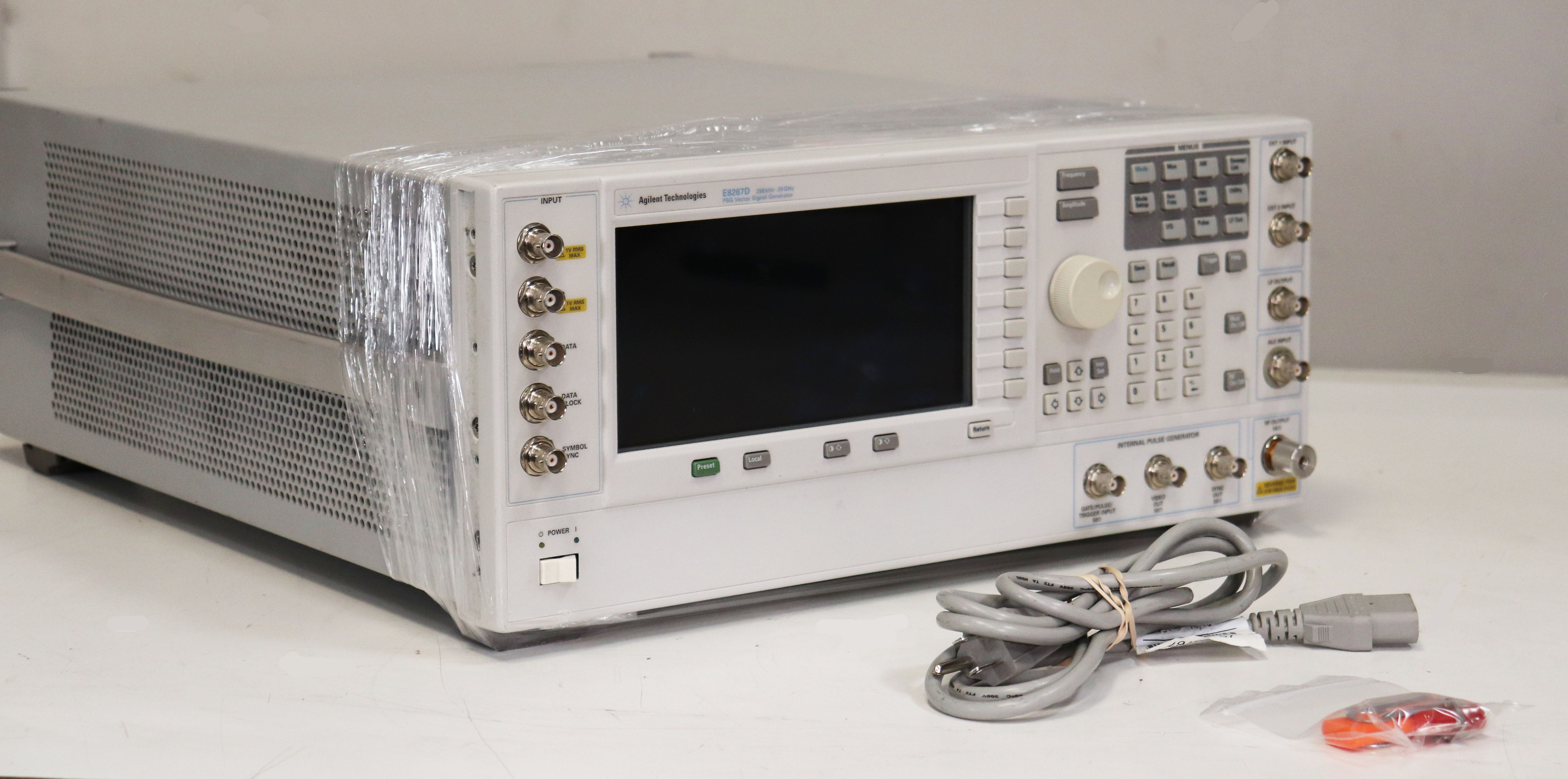 Keysight/Agilent E8267D520 250kHz20GHz PSG Vector Signal Generator/9